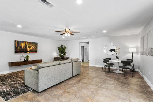 Létesítmények, Luxe Waterfront Hideaway w Pool Pirate Ship Dock near Wildlife on Easy Street/Big Cat Rescue