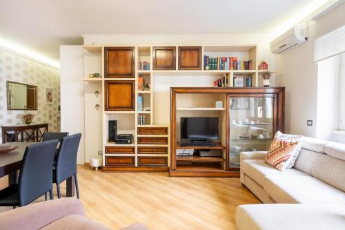 Furio Family Flat, A Few Steps from Metro A Stop, Рим (фото 10)