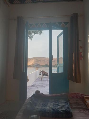 Deluxe Single Room with Balcony image 10