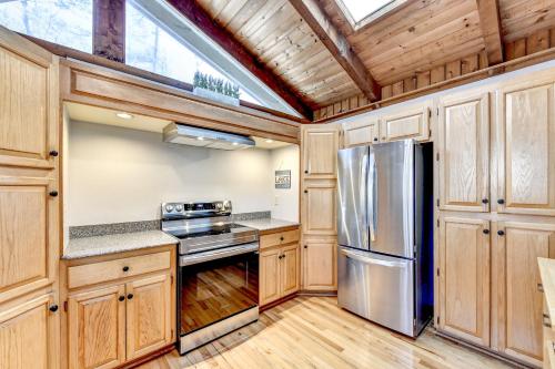Waterfront Martin Home with Fire Pit and Large Deck in South Union, USA