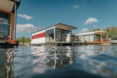 Hausboot Red Pearl in Zehdenick, Deutschland