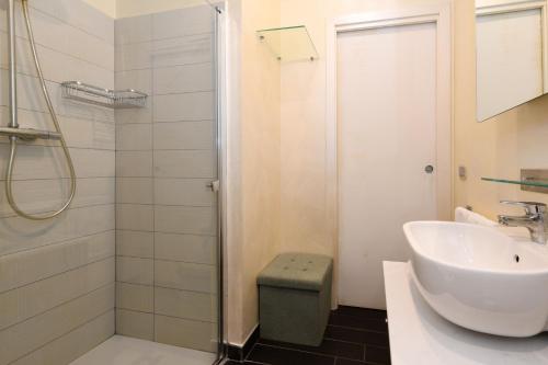 Superior Suite with Lake View image 6