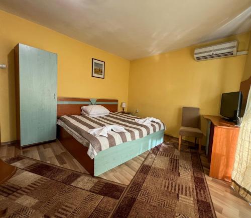 Hotel Alpha - image 5