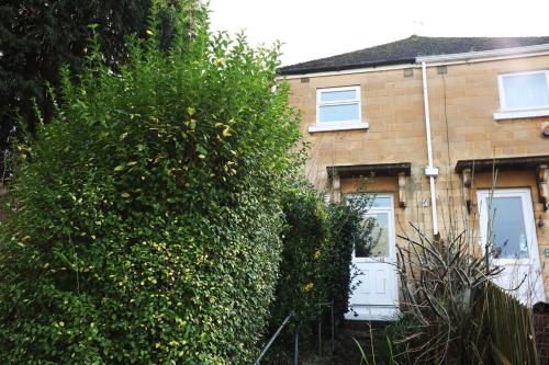 A szálláshely kívülről, Highfield House by N And N Stays, Great Location, Plenty of on Street Parking, Perfect for Contracto in Twerton