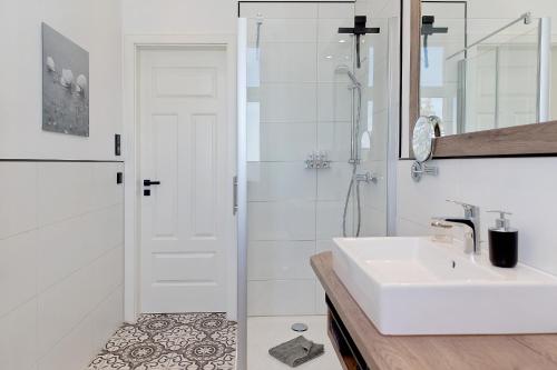 Apartment image 9