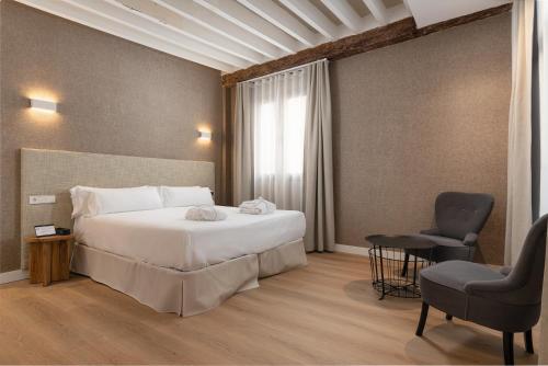 Brondo Architect Hotel - Tap to explore photos