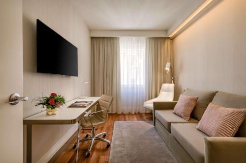 room detail thumbnail 1