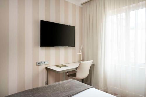 NH Collection Madrid Colón - image 11