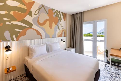 Queen Room with Balcony room in B&B HOTEL Santos Dumont