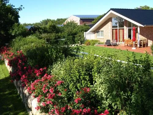 Wellnesshaus "Wind" eingezäunt in Fehmarn, Deutschland