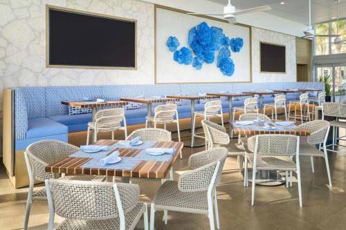 Fort Lauderdale Marriott Harbor Beach Resort & Spa - image 2