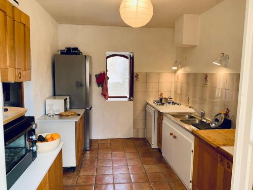 ห้องครัว, Provencal farmhouse in Luberon's heart with pool in แปร์ตุย