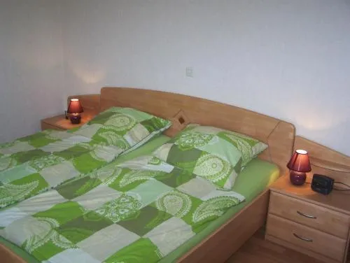 Ferienwohnung Mauer, Wohnung "Ost" in Heede, Deutschland
