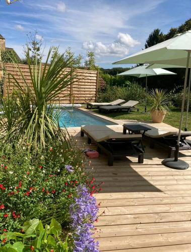 La Grange Périgord - Sarlat - Piscine privée (La Grange Perigord - Sarlat - Piscine privee) in Archignac