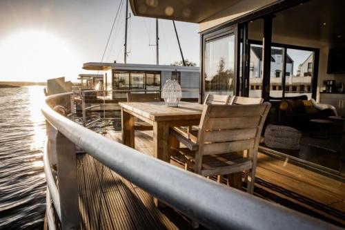 Hausboot freiZeit - LP4 in Peenemünde, Deutschland