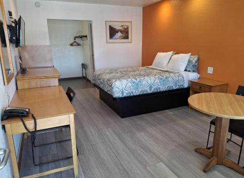 Rodeway Inn Alameda-Oakland Room Type - Queen Room - Non-Smoking