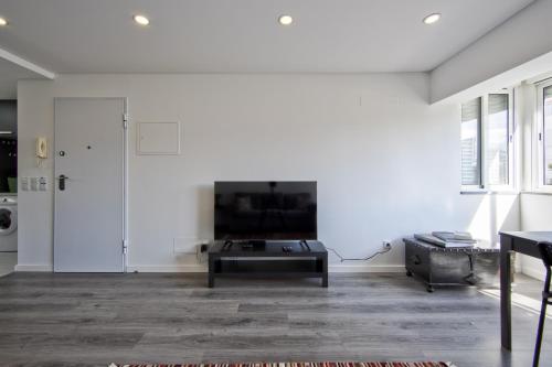 Olivais Modern by Homing - image 9