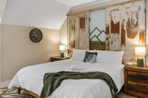 3 King Bd with Hot Tub & Minutes to Dollywood!