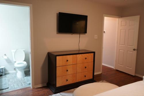 Modern and Cozy 3BR Memphis with Jetted Tub Modern and Cozy 3BR Memphis with Jetted Tub