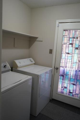 Modern and Cozy 3BR Memphis with Jetted Tub Modern and Cozy 3BR Memphis with Jetted Tub