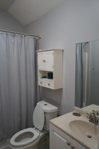 Modern and Cozy 3BR Memphis with Jetted Tub Modern and Cozy 3BR Memphis with Jetted Tub