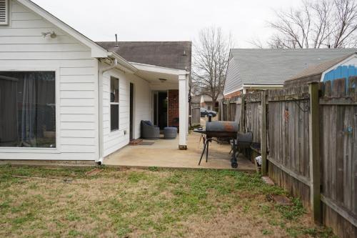 Modern and Cozy 3BR Memphis with Jetted Tub Modern and Cozy 3BR Memphis with Jetted Tub