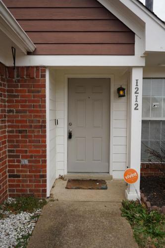 Modern and Cozy 3BR Memphis with Jetted Tub Modern and Cozy 3BR Memphis with Jetted Tub