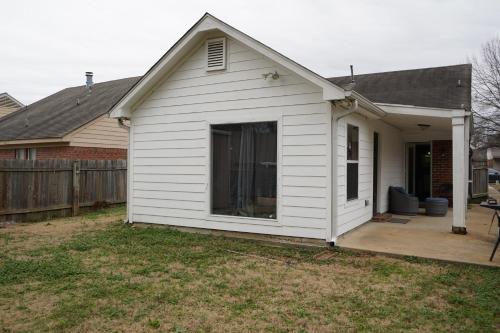 Modern and Cozy 3BR Memphis with Jetted Tub Modern and Cozy 3BR Memphis with Jetted Tub