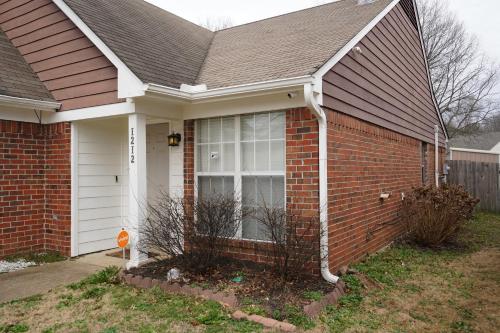 Modern and Cozy 3BR Memphis with Jetted Tub Modern and Cozy 3BR Memphis with Jetted Tub