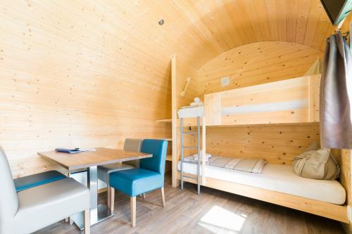 Große Nordseewelle ohne Hund in Norddeich