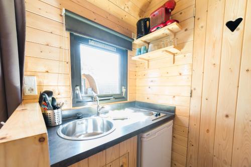 Große Nordseewelle ohne Hund in Norddeich