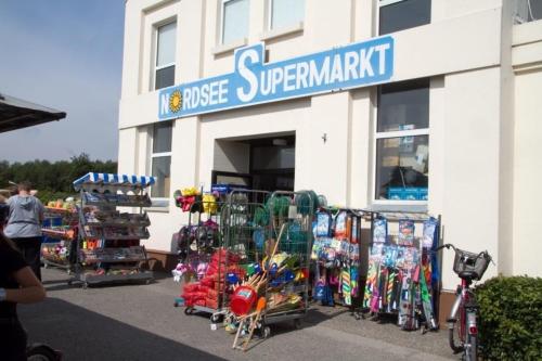 Große Nordseewelle ohne Hund in Norddeich