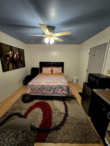 Private Cabin 1 bed and 1 bath in คลินตัน