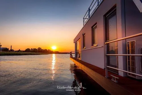 Hausboot KranichNest in Ribnitz-Damgarten, Deutschland