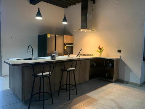 Konyha, EL ABRAZO in Turbo