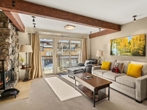 Top-floor mountainside one-bedroom with view #409