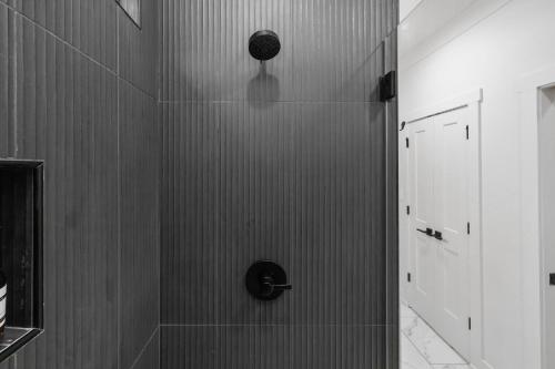 3 King Bd with Hot Tub & Minutes to Dollywood!