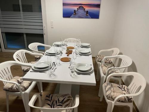 Ruhig gelegene EG-Neubauwohnung mit Garten, Terrasse, Insektenschutz, Einbauküche für max 7 Personen (Ruhig gelegene EG-Neubauwohnung mit Garten, Terrasse, Insektenschutz, Einbaukuche fur max 7 Personen) in Sudlohn