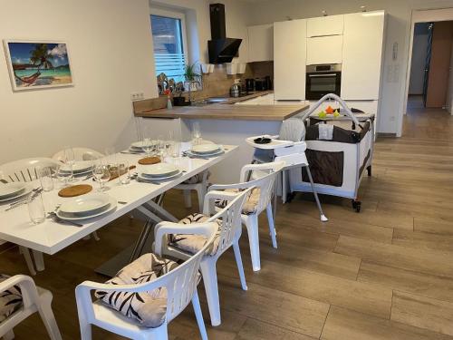 Ruhig gelegene EG-Neubauwohnung mit Garten, Terrasse, Insektenschutz, Einbauküche für max 7 Personen (Ruhig gelegene EG-Neubauwohnung mit Garten, Terrasse, Insektenschutz, Einbaukuche fur max 7 Personen) in Sudlohn