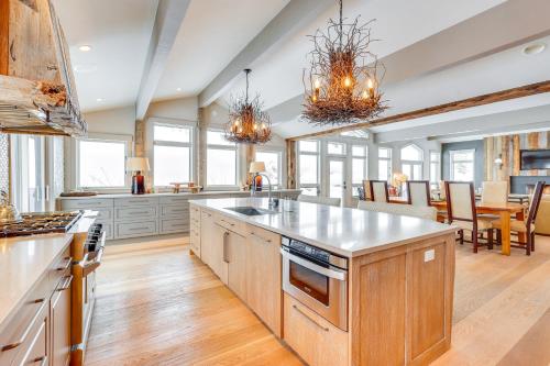 Vail Mountain Retreat with Hot Tub and Deck! in Vail, USA