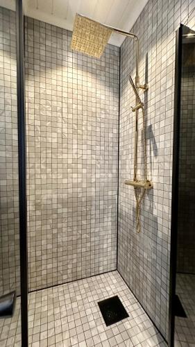 Ducha, My Space AS - Bo midt på Torget i Tønsberg! #1 (My Space AS - Bo midt pa Torget i Tønsberg! #1) in Tonsberg City Center