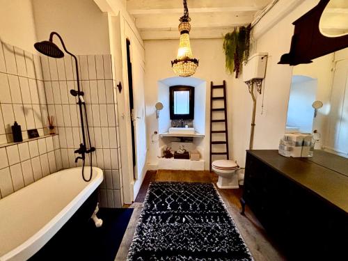 حمام, Fraîcheur garantie château perché avec rivière privée en pleine nature (Fraicheur garantie chateau perche avec riviere privee en pleine nature) in أورنولاك أوساه لي بان