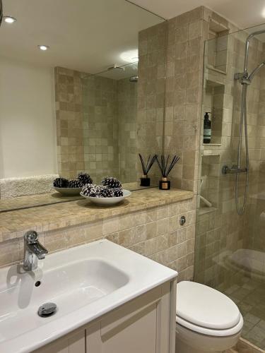 Sophisticated 2 Bed Apartment, Hyde Park, London (photo 6)