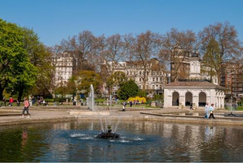 Sophisticated 2 Bed Apartment, Hyde Park, London (photo 9)