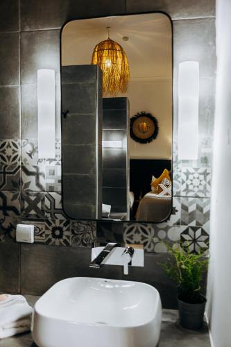 Superior Double or Twin Room image 6