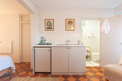 St James Garden Cottage - image 12
