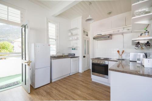 Sunny Windsor Apartment in Kalk Bay - image 12