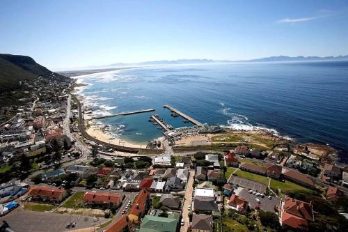 Sunny Windsor Apartment in Kalk Bay - image 5