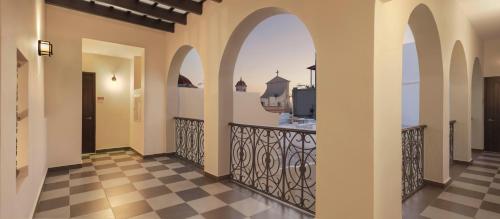 Decanter Hotel - image 14