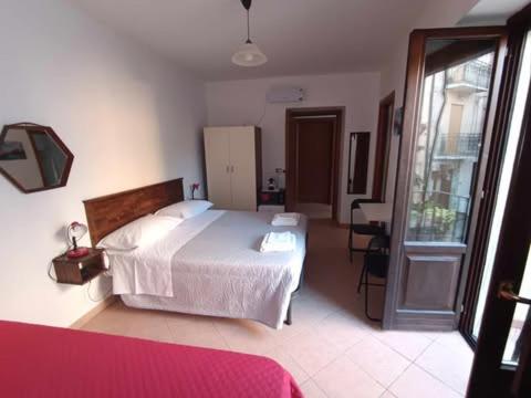 Desiree's Rooms - n 2 camere con bagno privato e balcone in Trecchina
